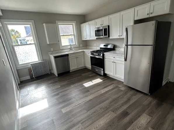 666 Metropolitan Ave, Hyde Park, MA