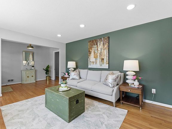 5th image of 110 Wembley St