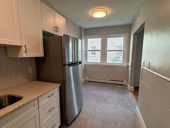 2nd image of 233B Lafayette St #6