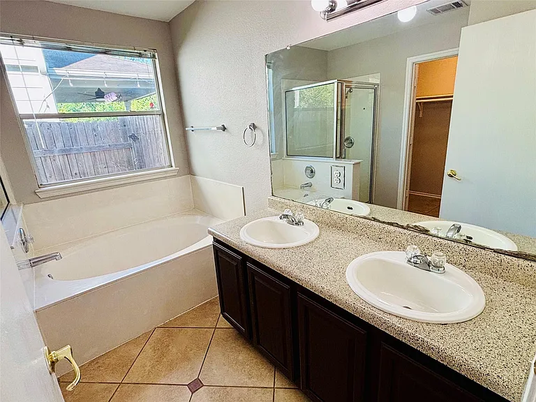 7424 Cayenne Ln — Photo 9