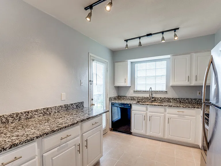 5300 Keller Springs Rd #2086 — Photo 9