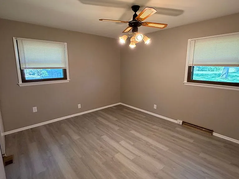 8860 S 84th St — Photo 5