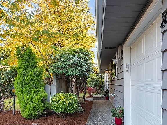 4th image of 20645 4th Ave S