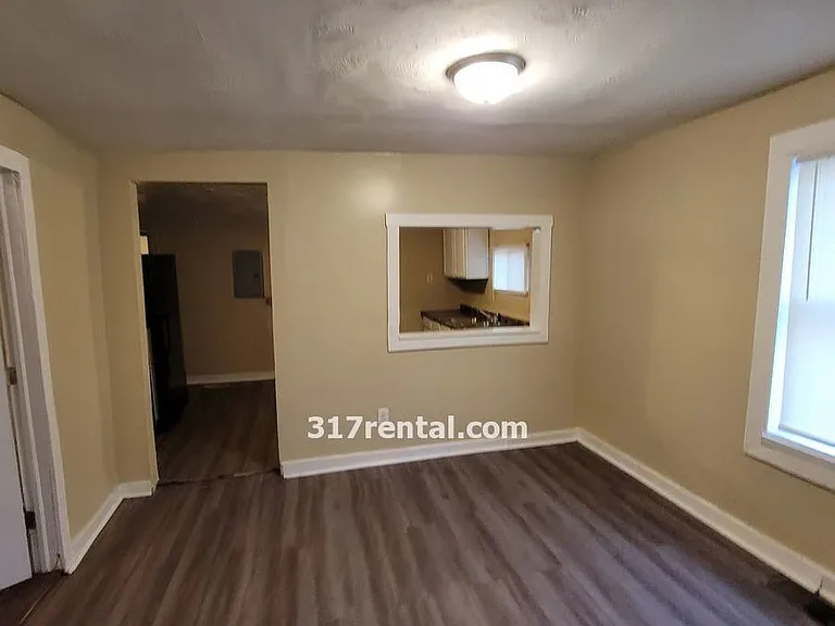 2403 N Oxford St — Photo 4