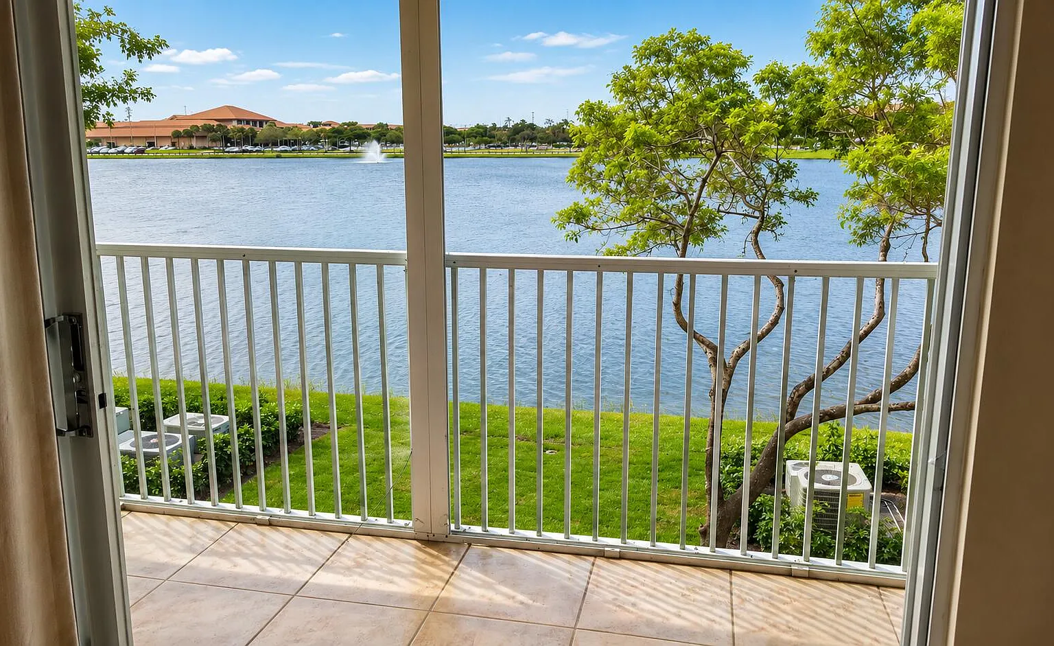 2 bed, 2.0 bath, 1106 sqft, $2,300 — Photo 2
