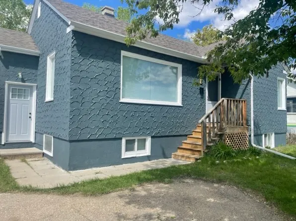5254 50th St #B, Lacombe, AB T4L 1H7