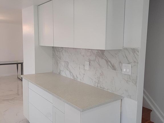 5th image of 1984 King Arthur Rd