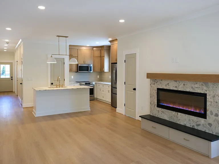207 S Calhoun St — Photo 2