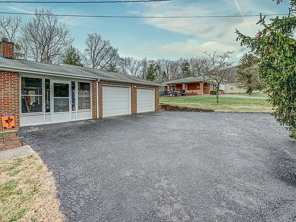 5th image of 1530 Mountain Heights Dr