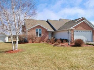 488 Glenview Way, Little Suamico, WI 54141
