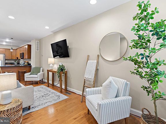 3rd image of 1407 Olive St