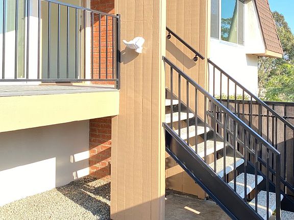 2nd image of 1007 Ocean Park Blvd APT 1