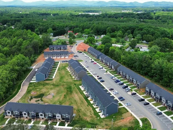 78 Pelt Ln, Evington, VA 24550