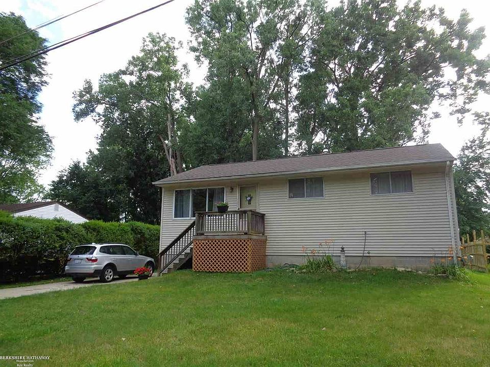 1st image of 44171 Davis Dr