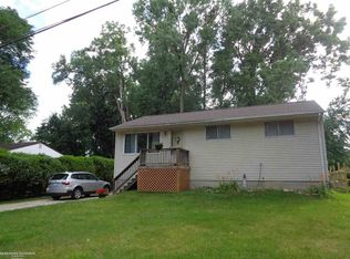 44171 Davis Dr, Utica, MI 48317