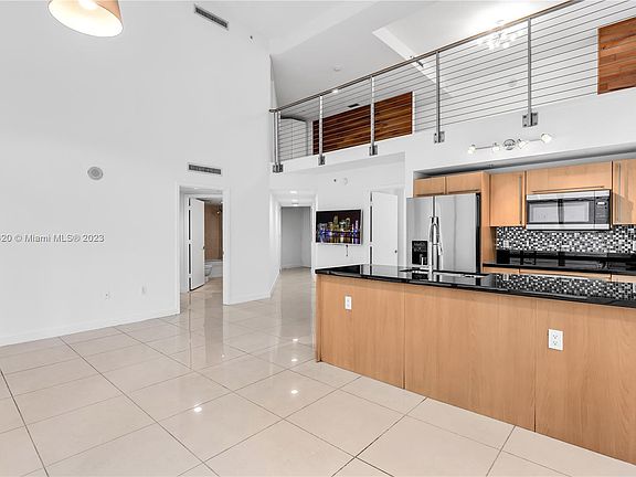 2nd image of 1111 SW 1st Ave #719