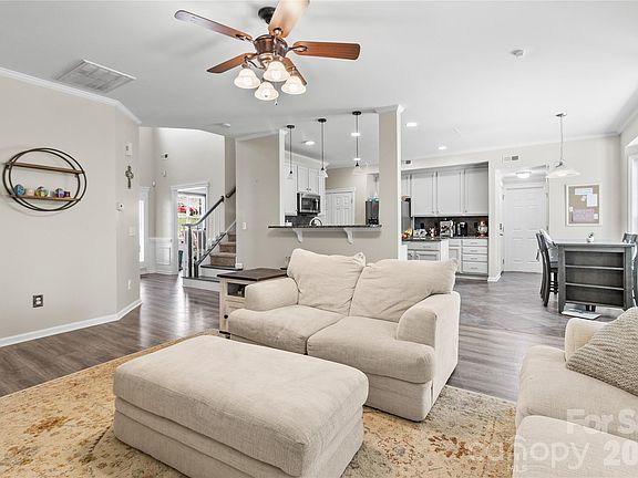 3rd image of 7030 Carrington Pointe Dr