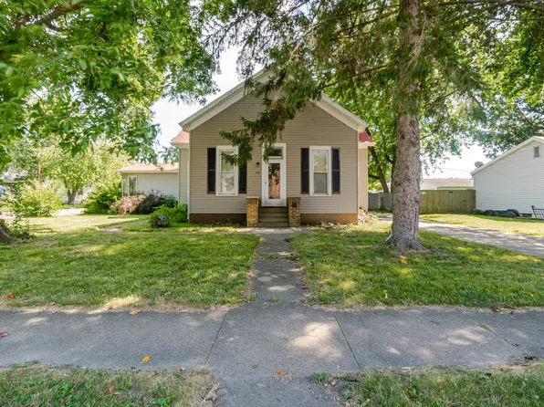 105 7th St, Lincoln, IL 62656
