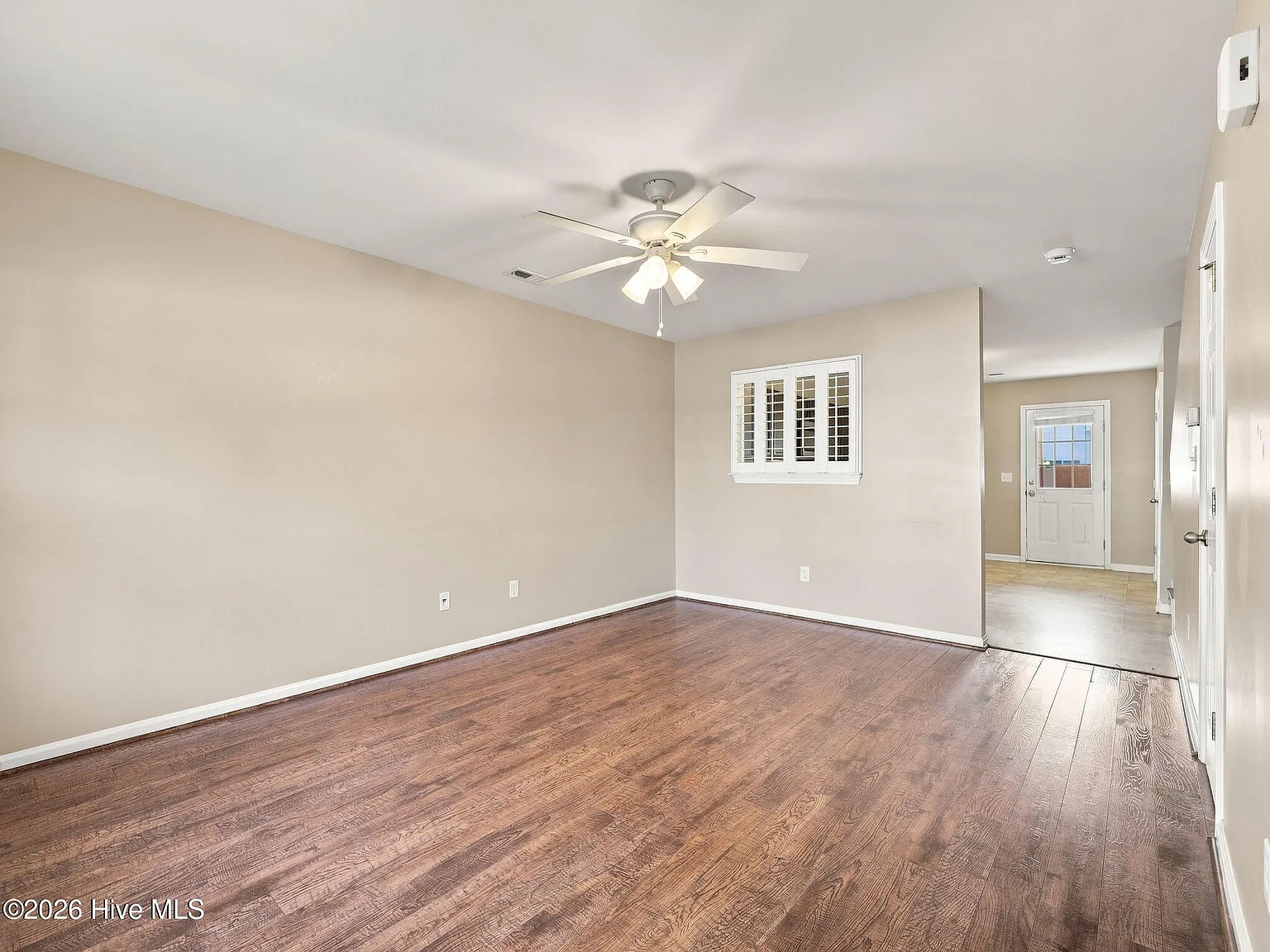 3 bed, 2.5 bath, 1560 sqft, $1,450 — Photo 3