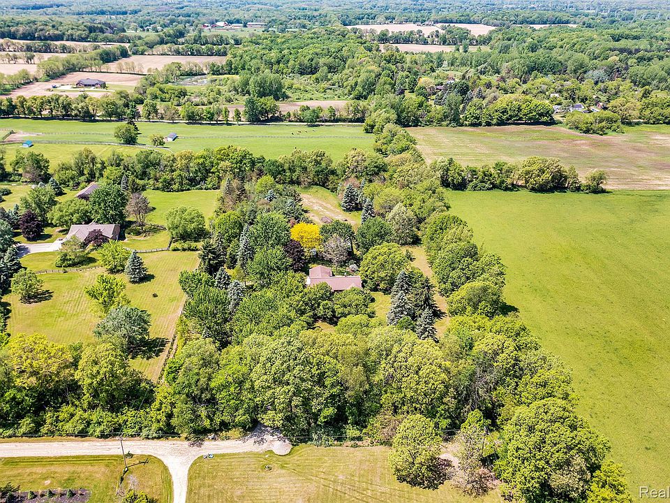 1st image of 2768 Saddle Ln