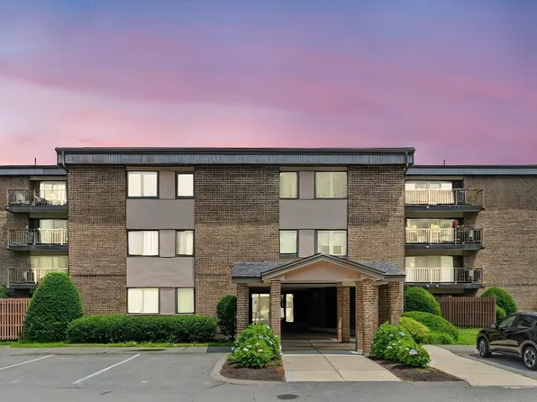 1 Ledgewood Way APT 5, Peabody, MA 01960