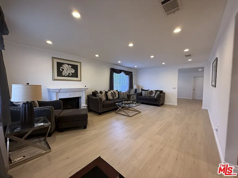 10109 Gloria Ave — Photo 5