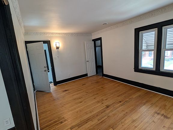 3rd image of 16547 Kentucky Ave