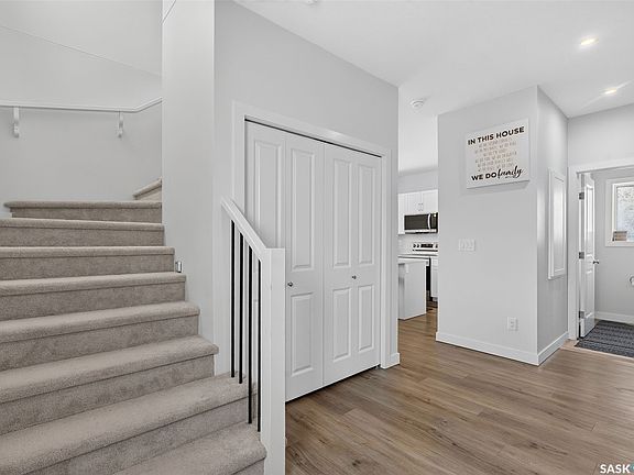 5th image of 8 Aspen Place