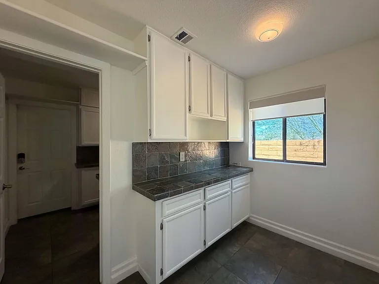10 Venus Dr — Photo 41