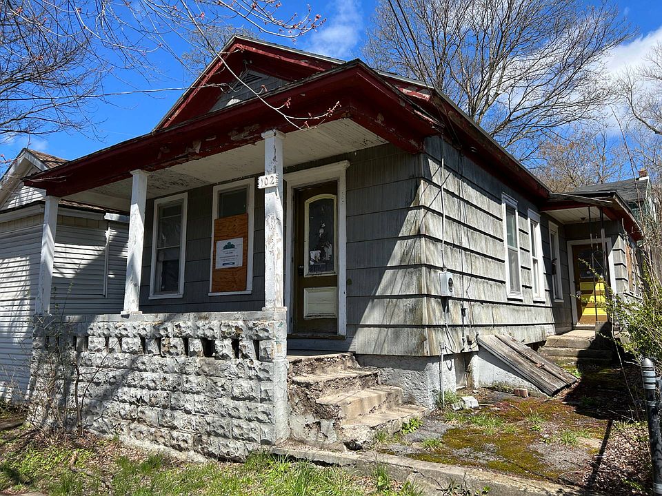 1st image of 102 Rosewood St