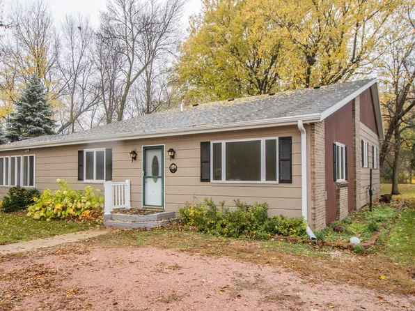 1301 28th St, Spirit Lake, IA 51360
