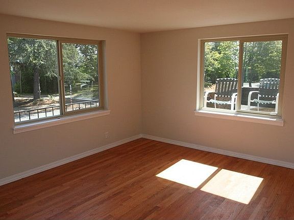 5th image of 1909 Thorndyke Ave W