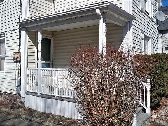 2nd image of 364 Thompson St