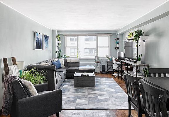 3rd image of 401 E 89th St APT 12G