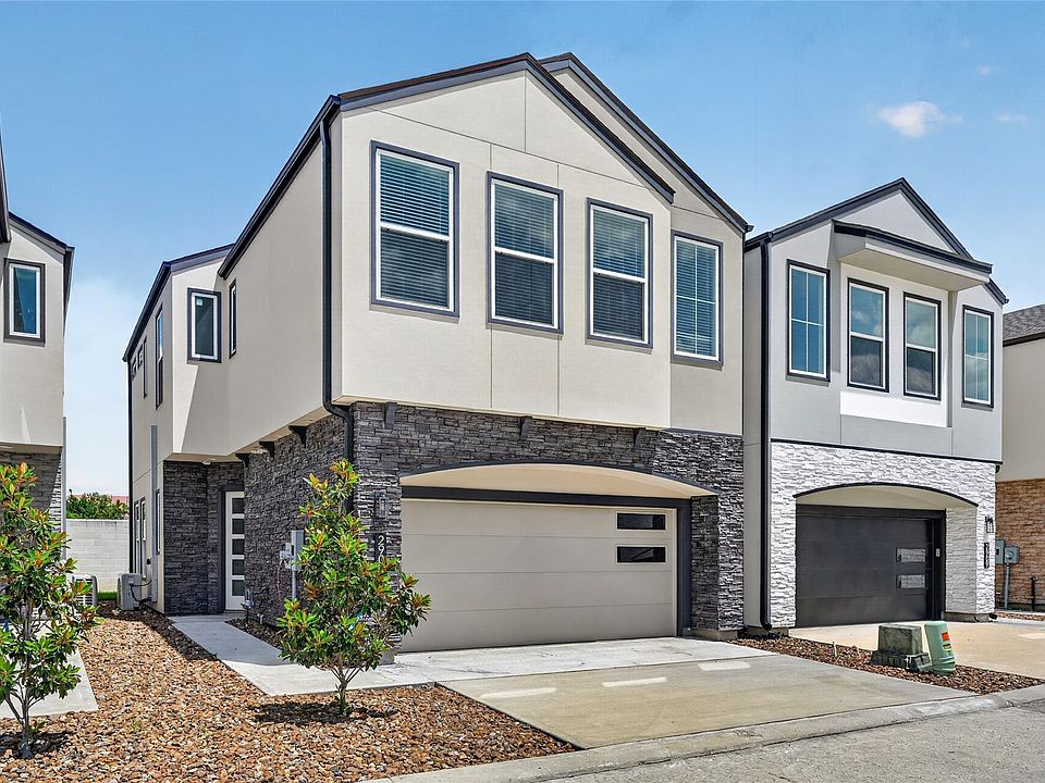 1st image of 2926 El Fenice Ln