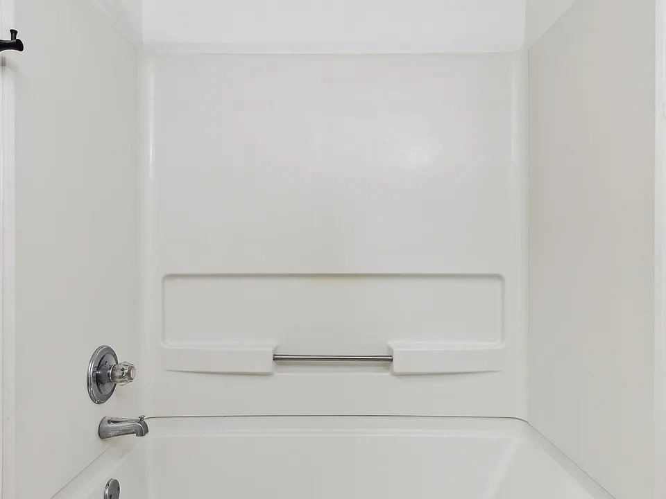 Bath/Shower Combination