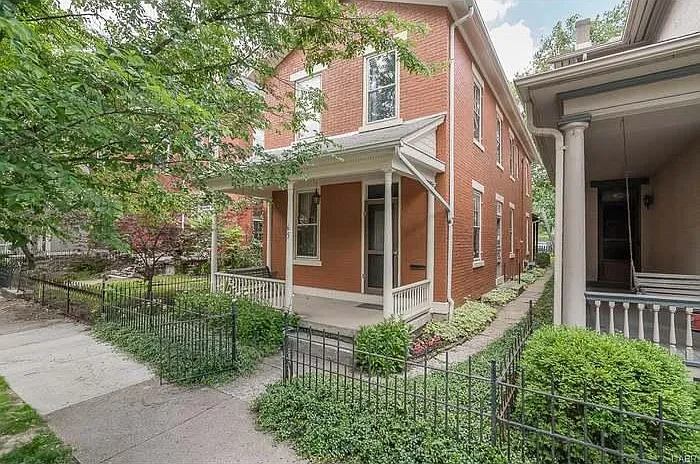 3 bed, 1902 sqft, $2,195 — Photo 1