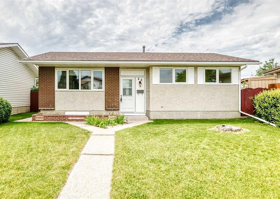 1st image of 42 Rundlelawn Close NE