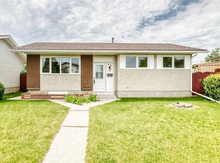 42 Rundlelawn Close NE, Calgary, AB T1Y 3J3