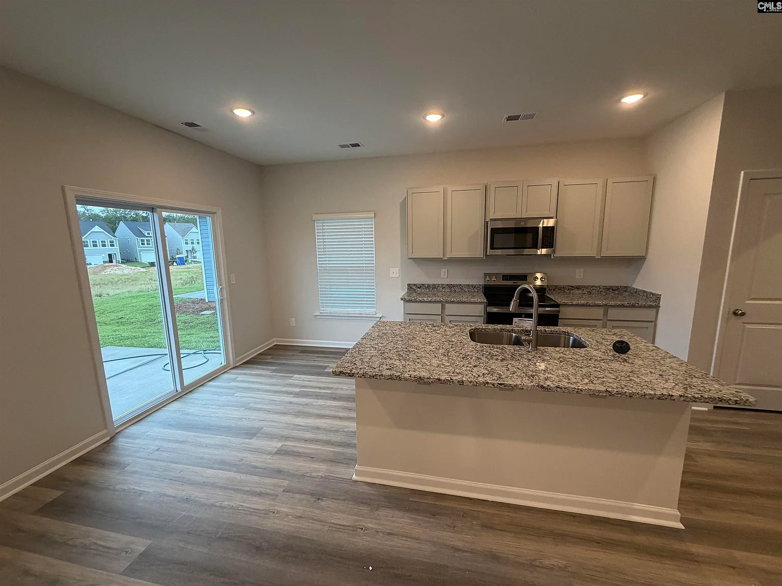 3 bed, 1601 sqft, $1,950 — Photo 4