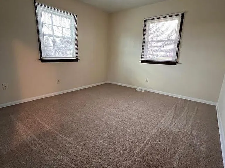 306 E Liberty St — Photo 9