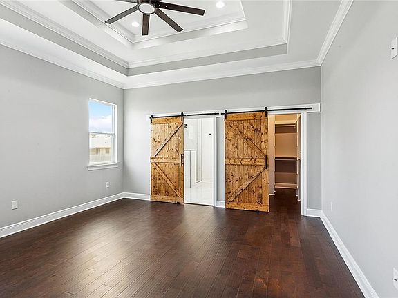 5th image of 4942 Papania Dr