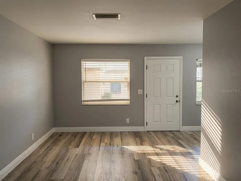 107 W Clay Ave #2 — Photo 4