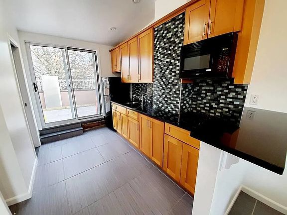 4th image of 643 6th Ave Floor 3