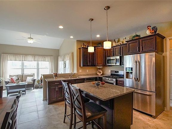 4th image of 15 Briarwood Ln
