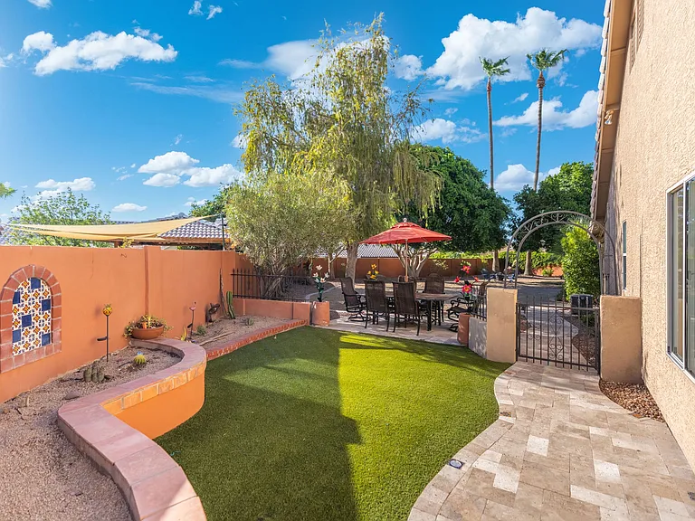 372 W Amoroso Dr — Photo 81
