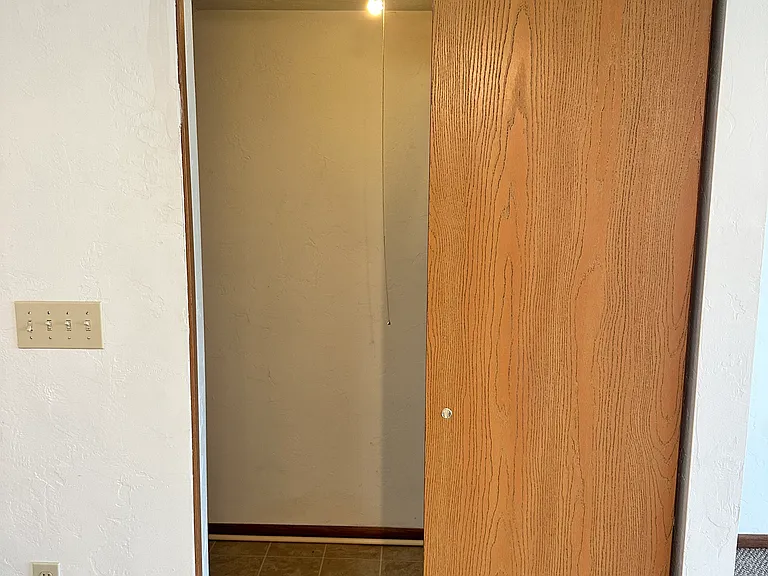 276 Kelly Blvd — Photo 11
