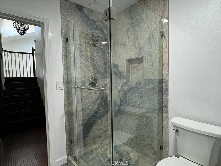 1041 W Acacia Ave — Photo 12