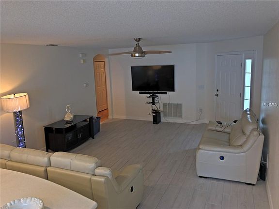 4th image of 103 Owenshire Cir