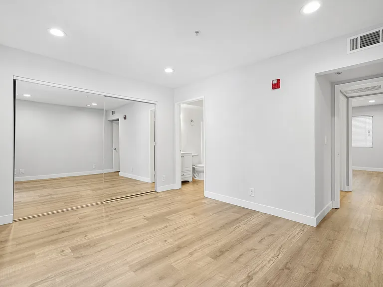 5662 La Mirada Ave. — Photo 5